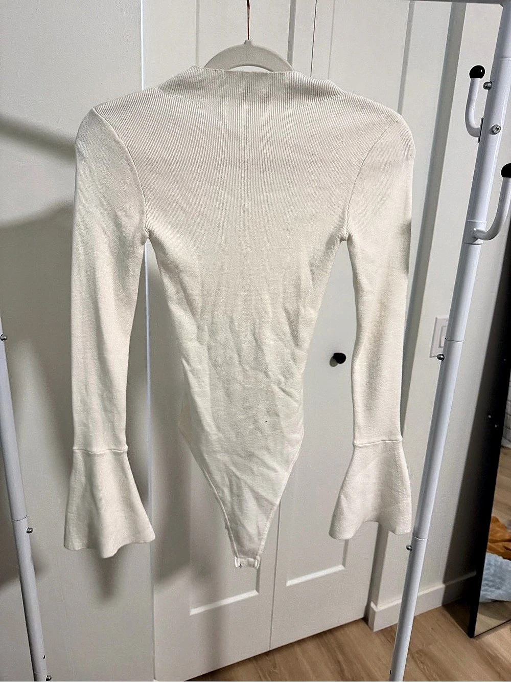Missguided Ribbed Flare Cuff Bodysuit in White Size 4 Like New